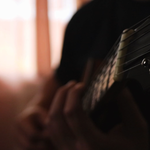 一边摸下面一边吃奶快点好难受
